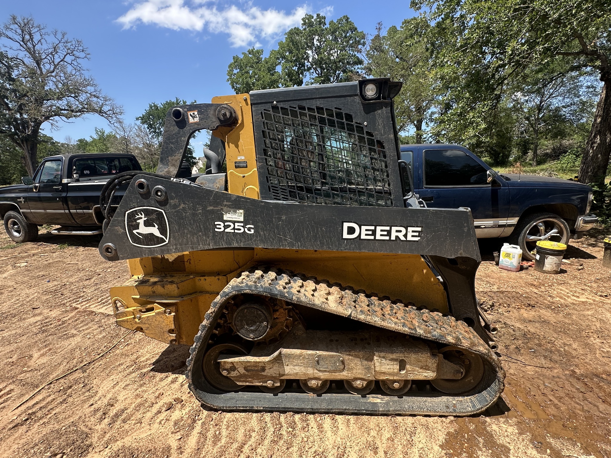 2022 John Deere 325G Image 3