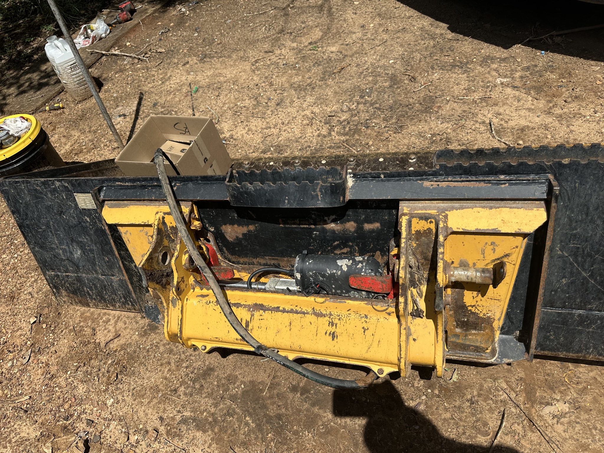 2022 John Deere 325G Image 24