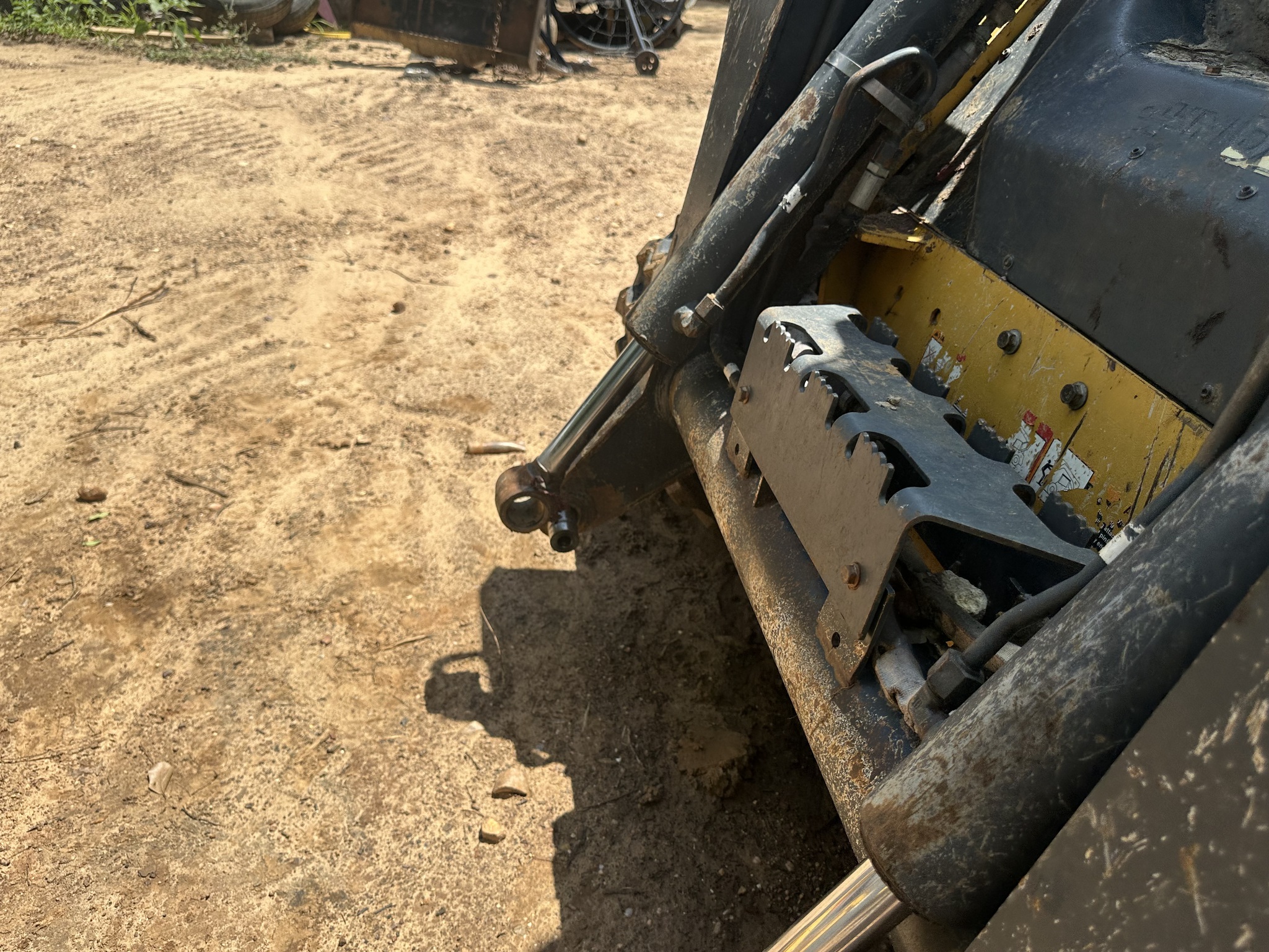 2022 John Deere 325G Image 21
