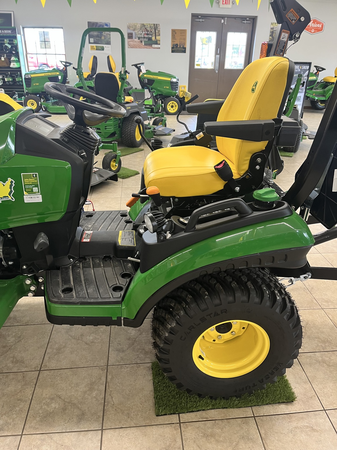 2025 John Deere 1025R Image 1