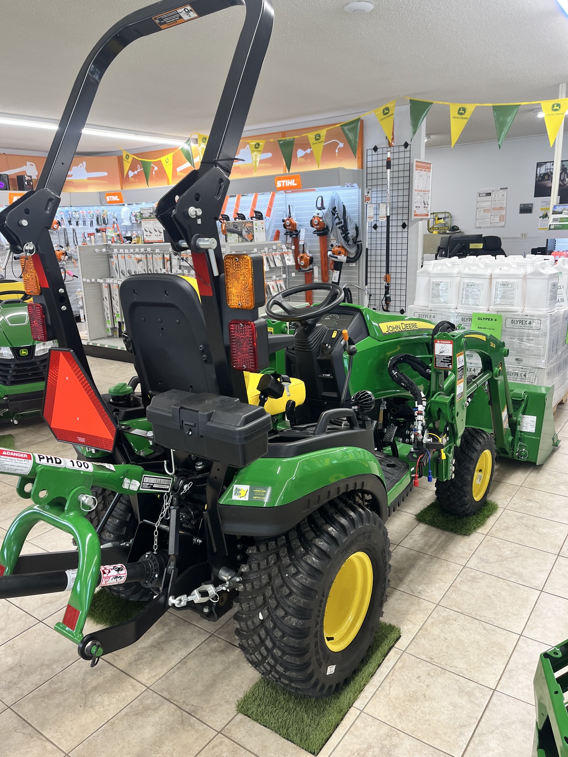 2025 John Deere 1025R Image 4