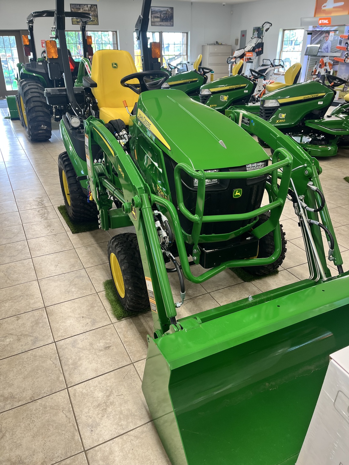 2025 John Deere 1025R Image 7