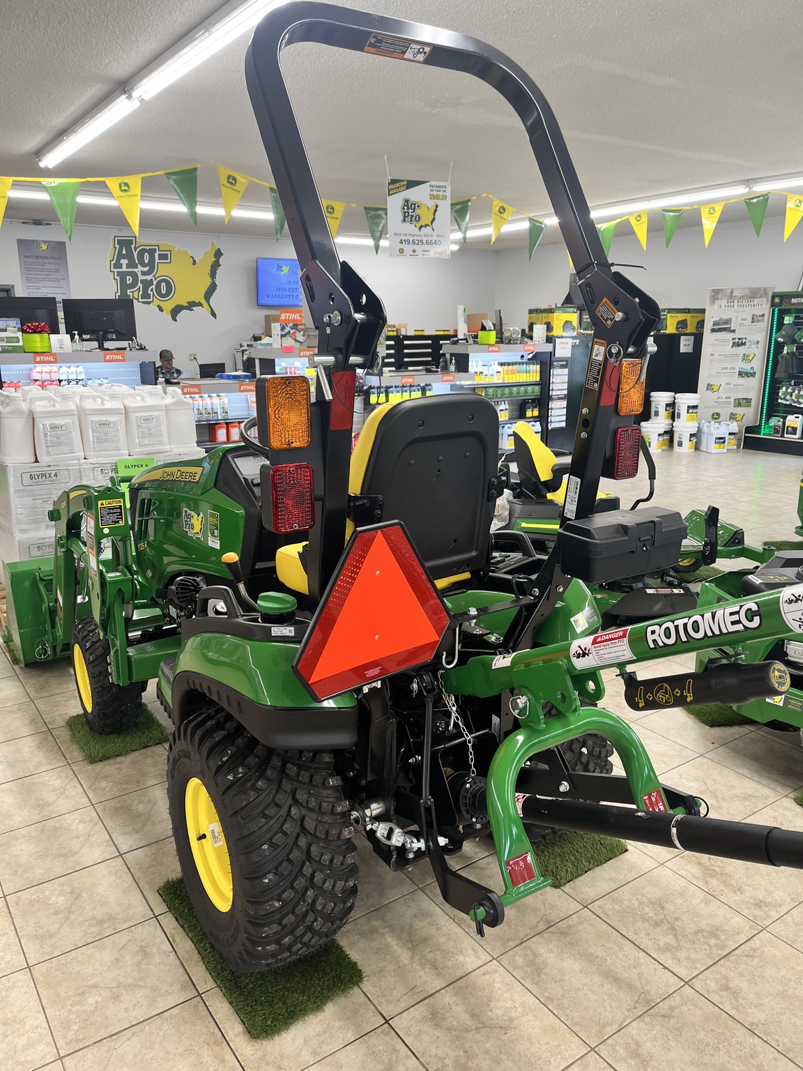 2025 John Deere 1025R Image 3