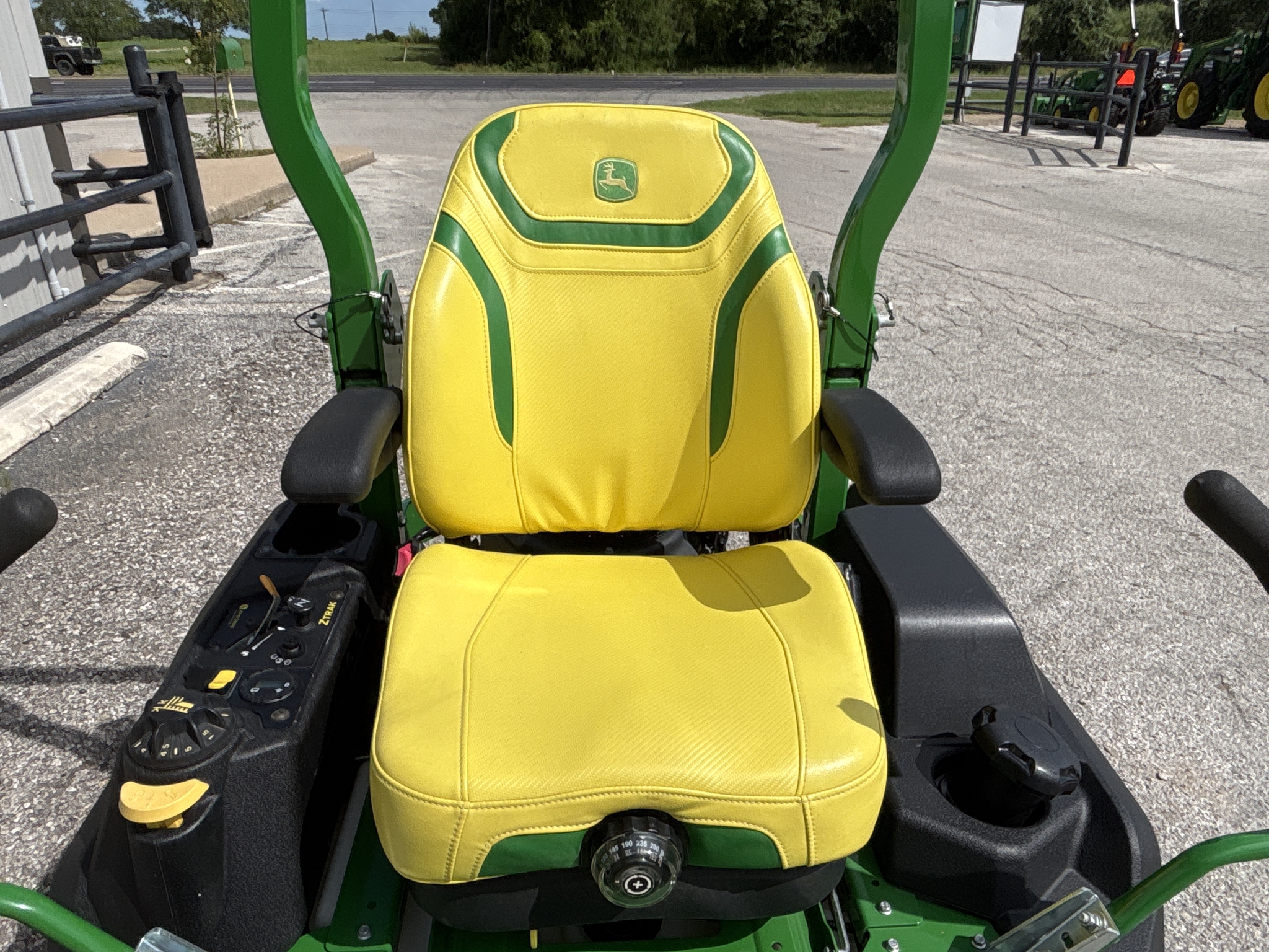 2023 John Deere Z740R Image 10