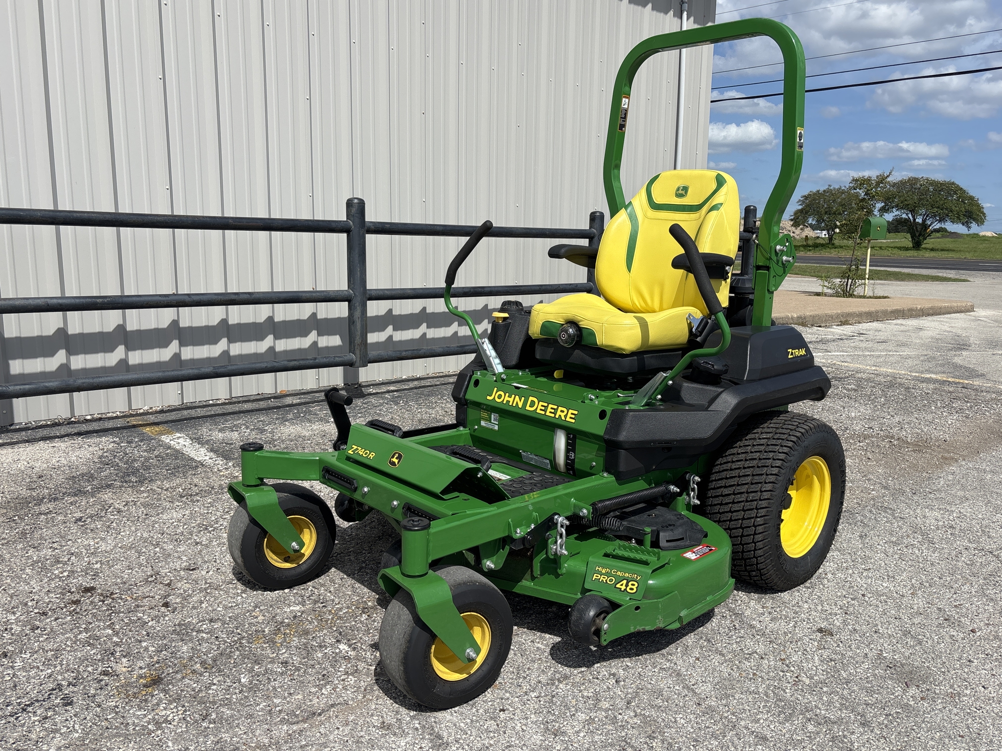 2023 John Deere Z740R Image 2