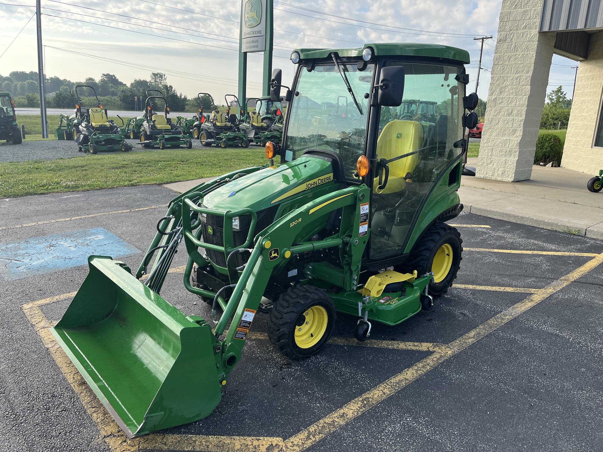 2021 John Deere 1025R Image 7