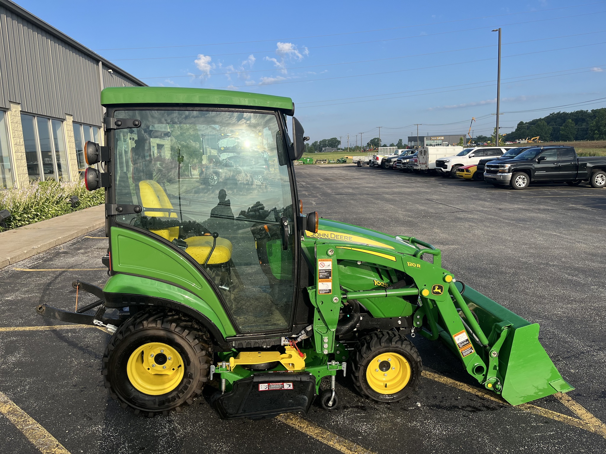 2021 John Deere 1025R Image 2