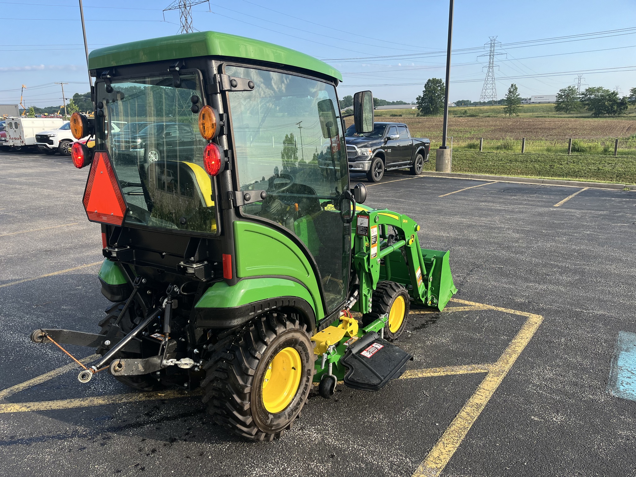 2021 John Deere 1025R Image 3