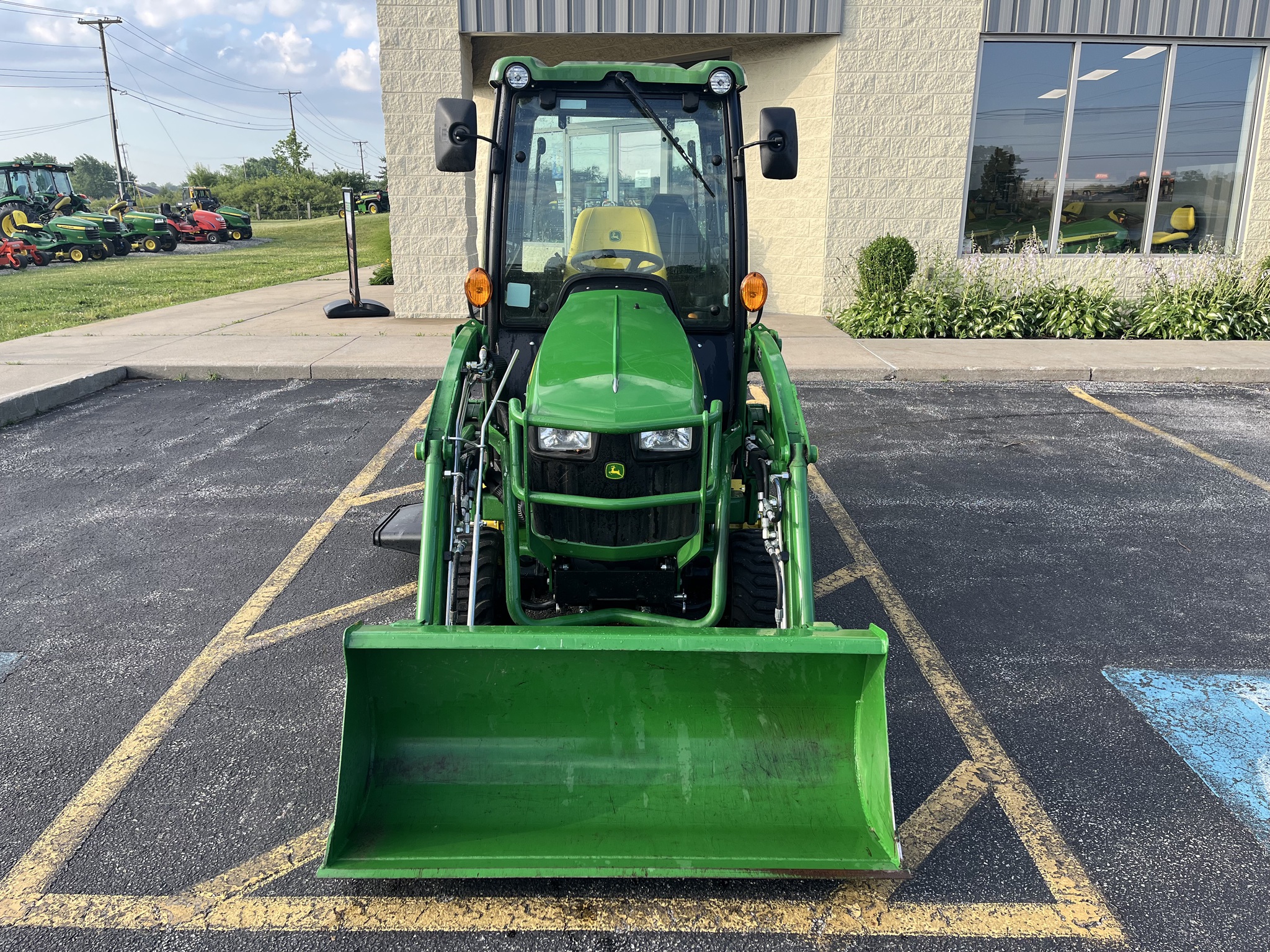 2021 John Deere 1025R Image 8