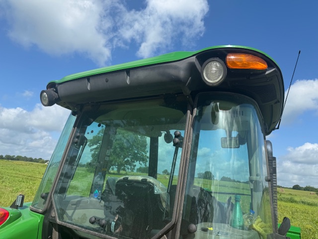 2022 John Deere 5075E Image 6