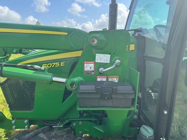 2022 John Deere 5075E Image 18