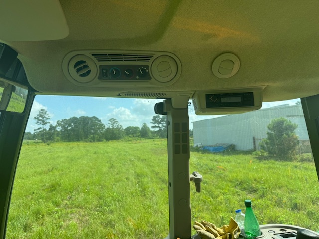 2022 John Deere 5075E Image 12