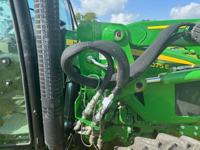 2022 John Deere 5075E Image 17