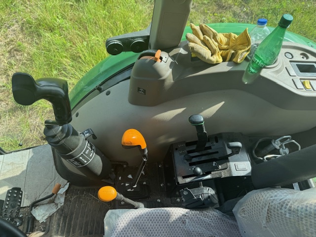 2022 John Deere 5075E Image 9