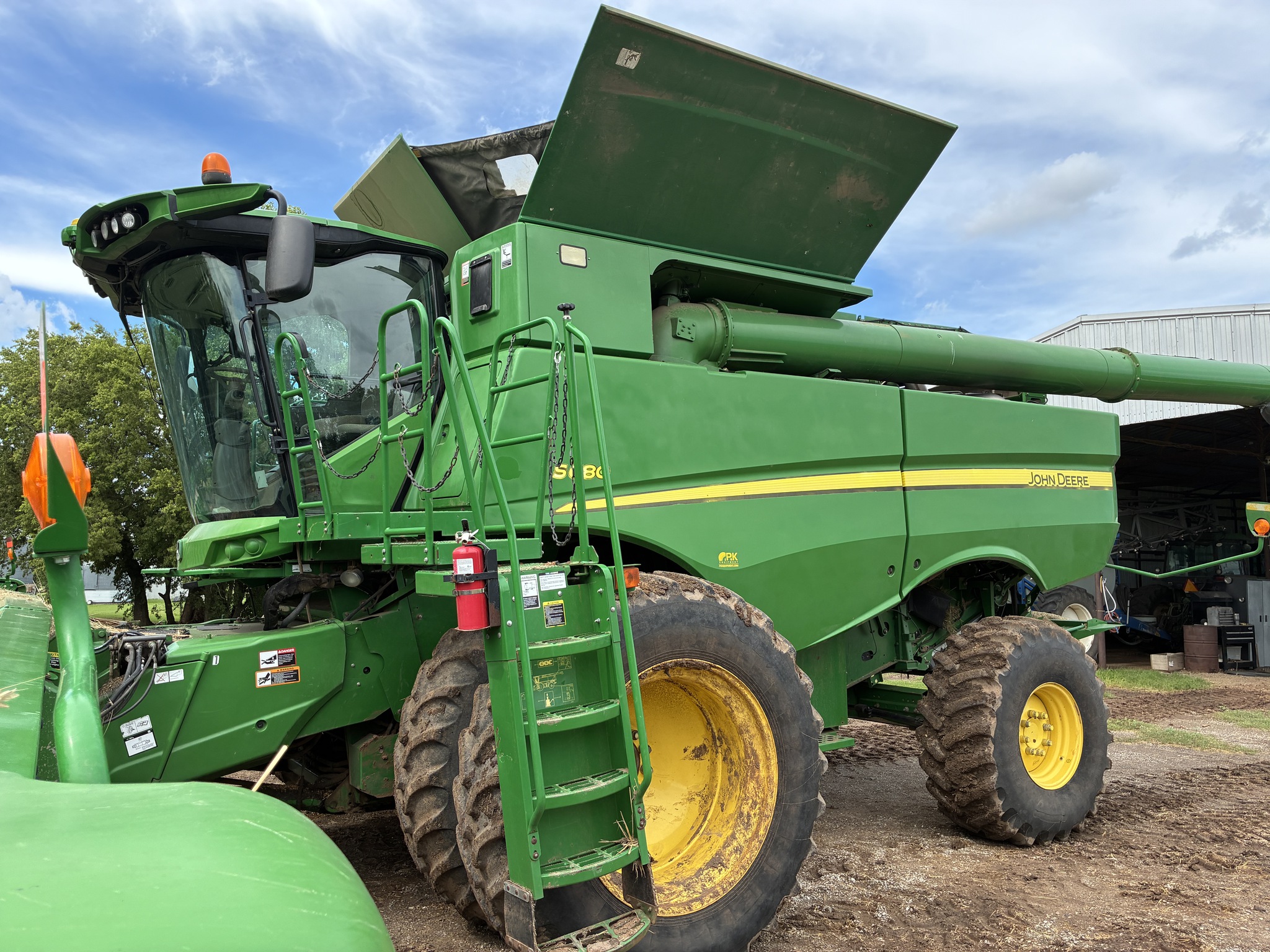 2012 John Deere S680 Image 1