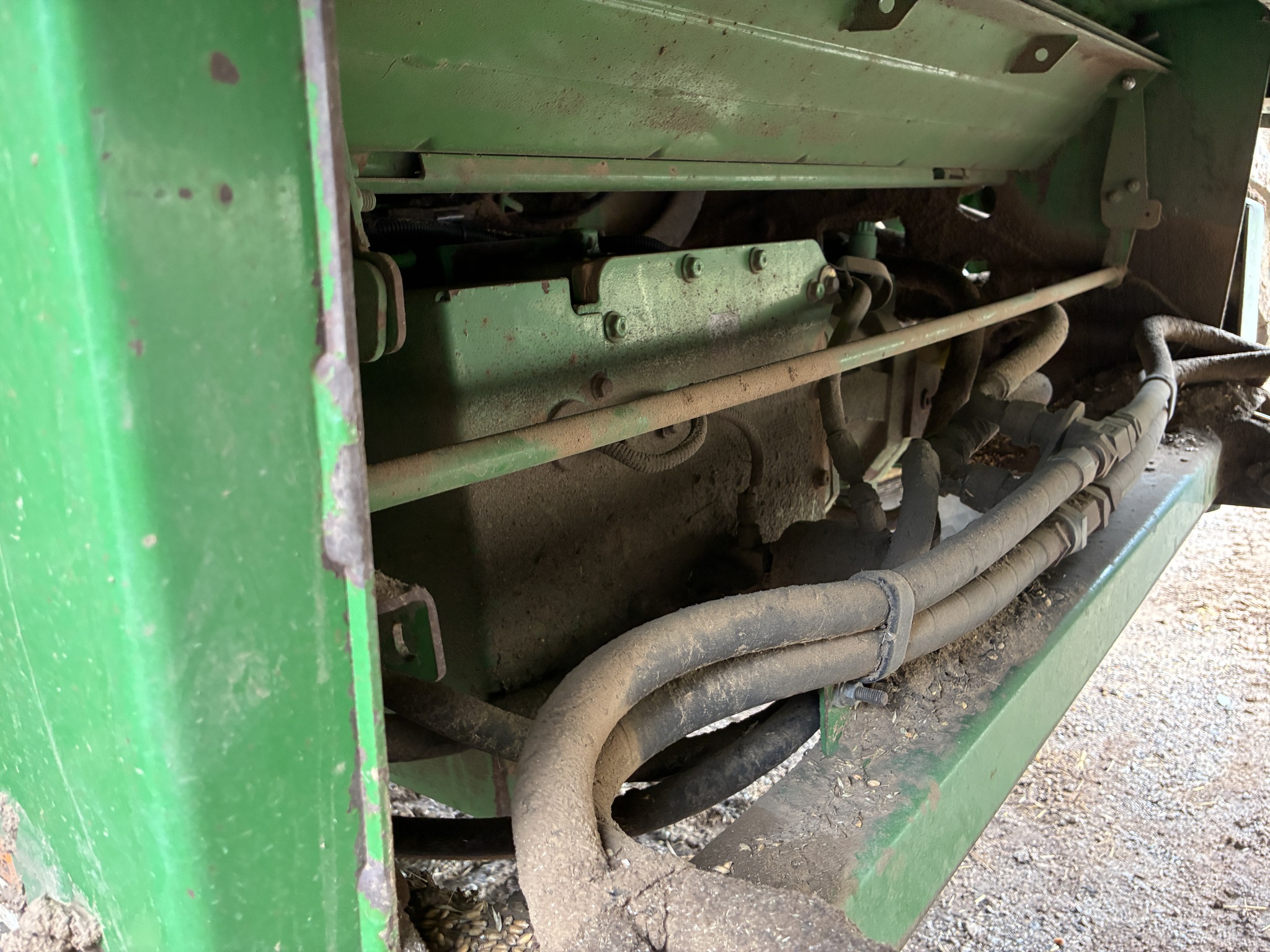 2012 John Deere S680 Image 11