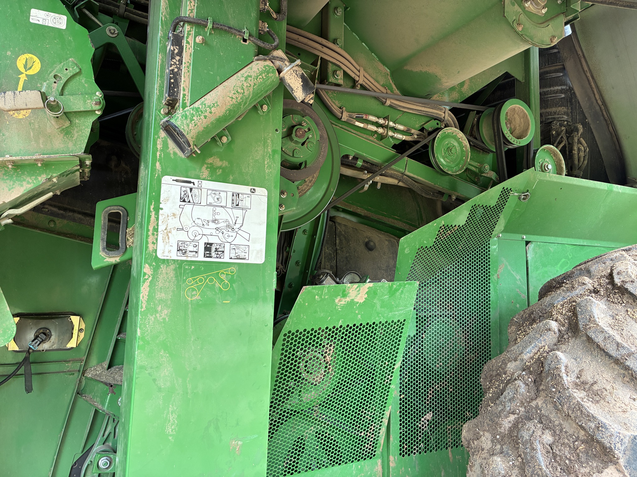 2012 John Deere S680 Image 15