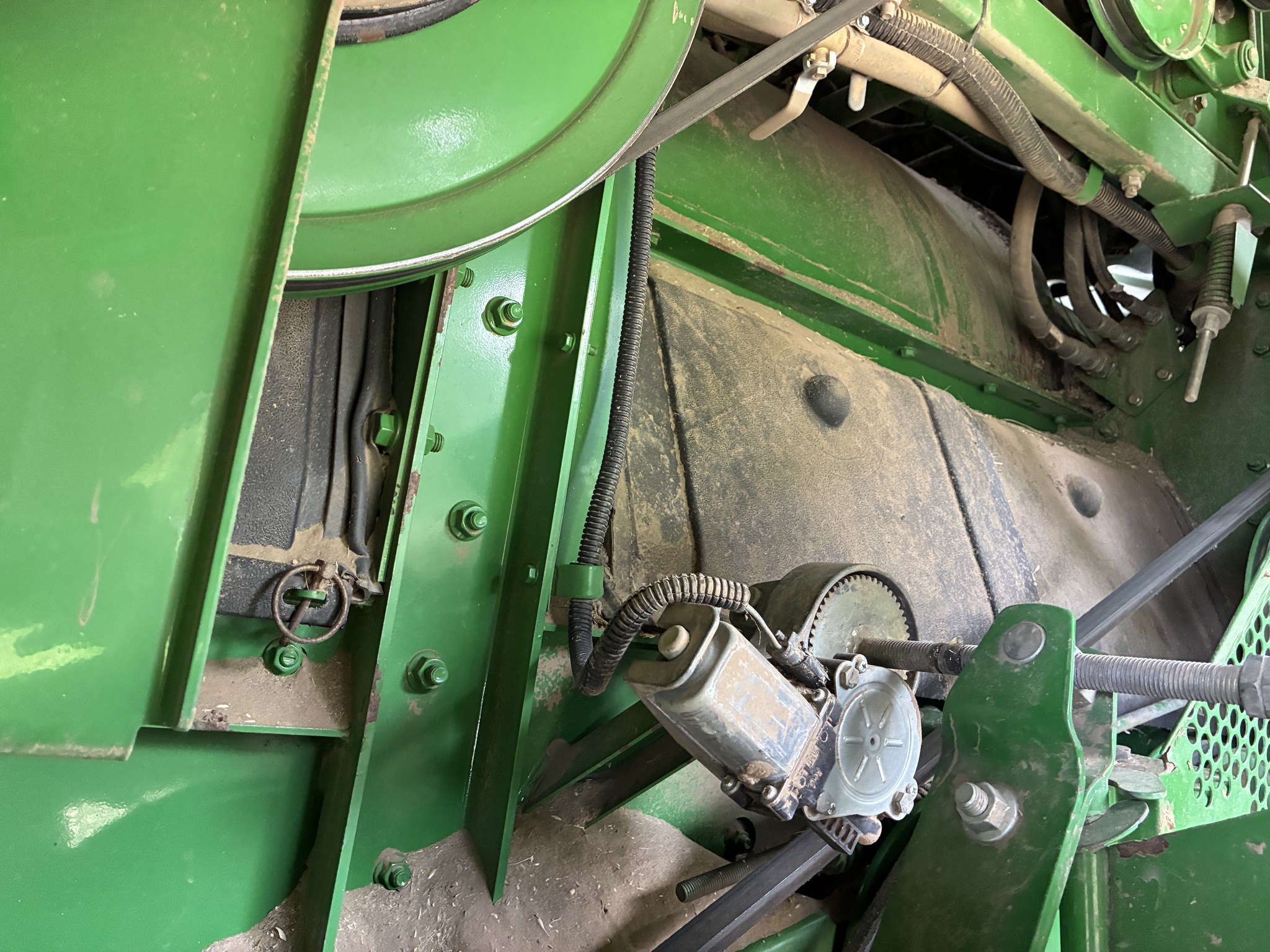 2012 John Deere S680 Image 17