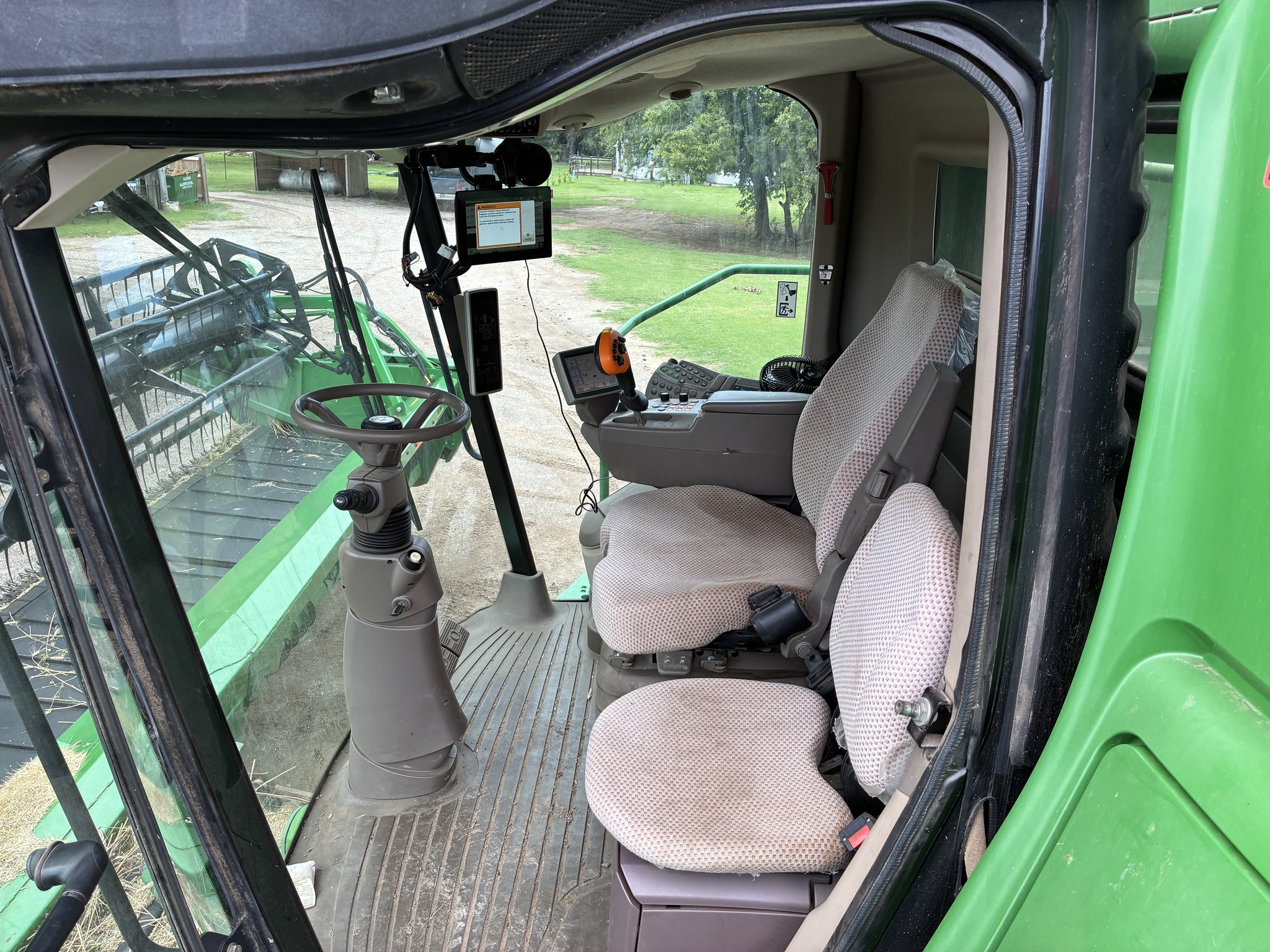 2012 John Deere S680 Image 35