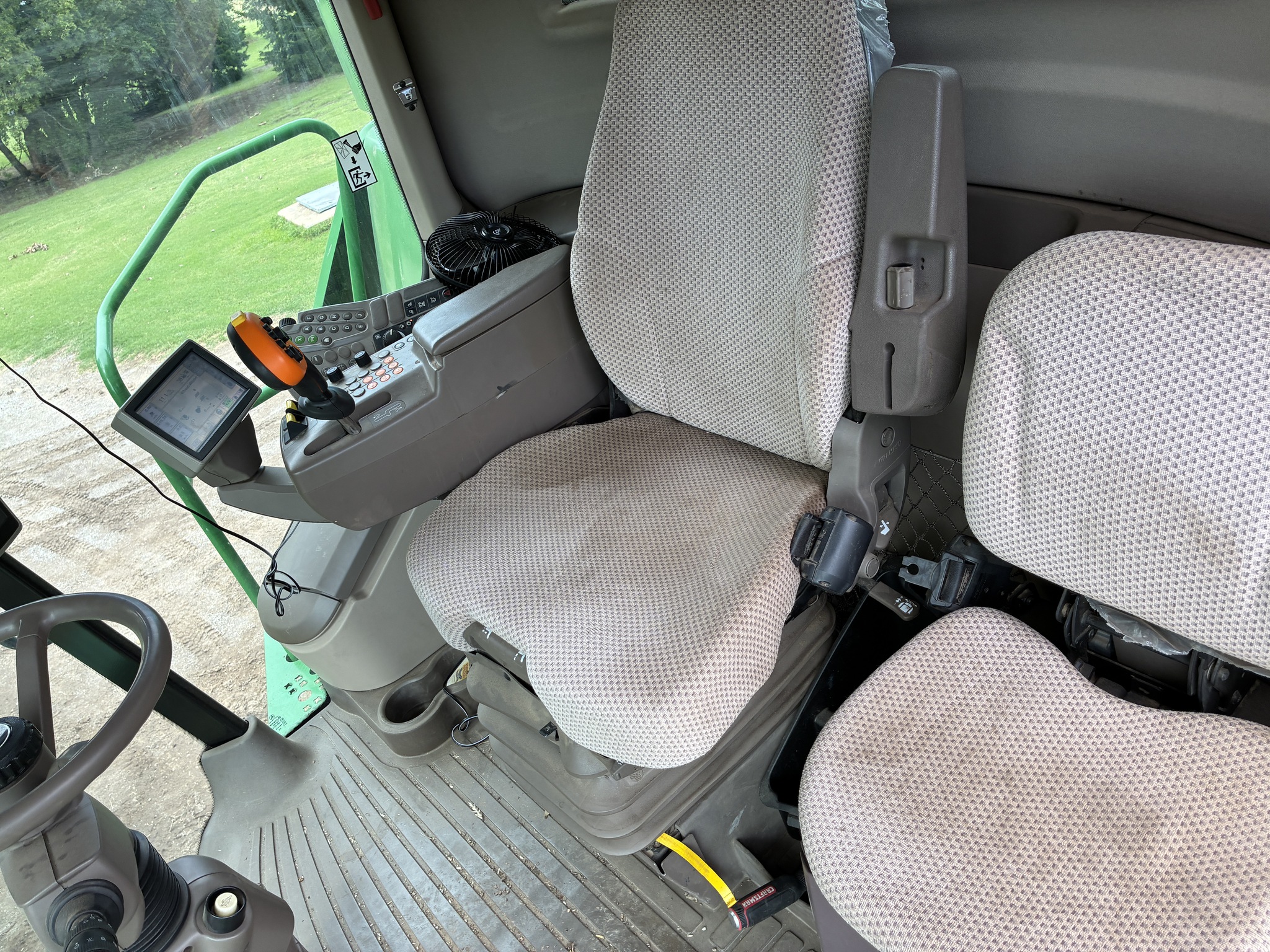 2012 John Deere S680 Image 37