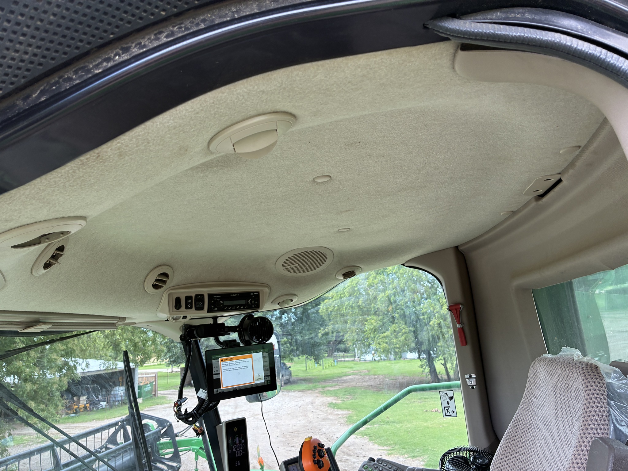 2012 John Deere S680 Image 36