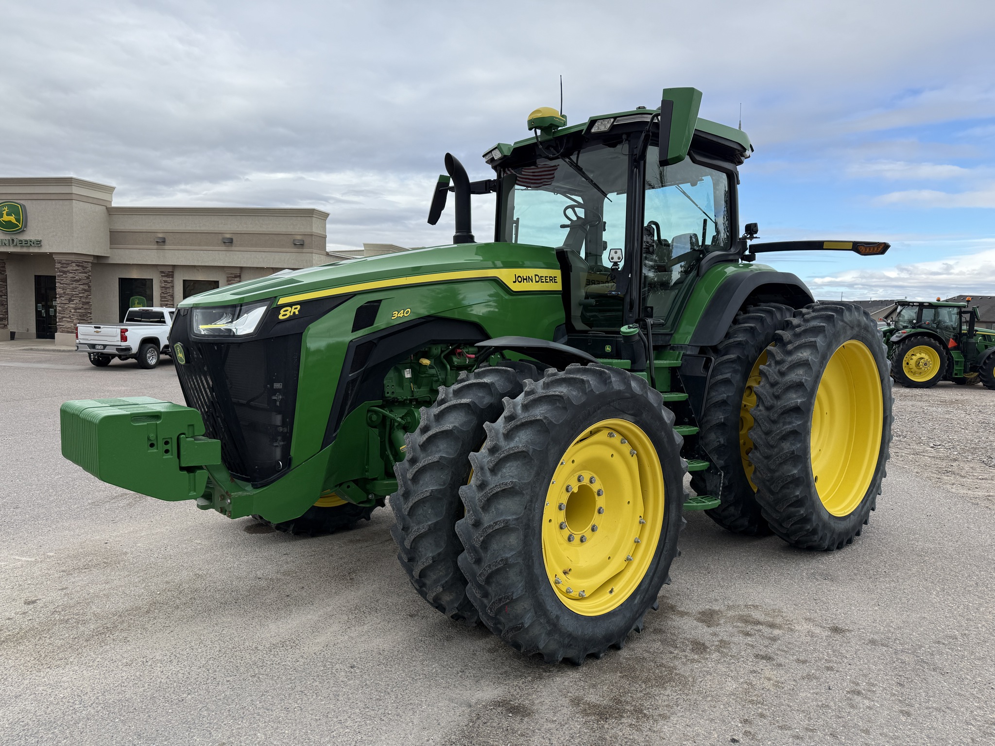 2022 John Deere 8R 340 Image 1