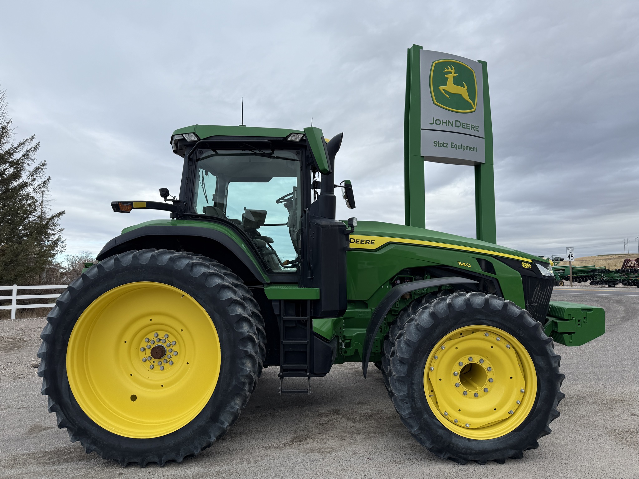 2022 John Deere 8R 340 Image 6