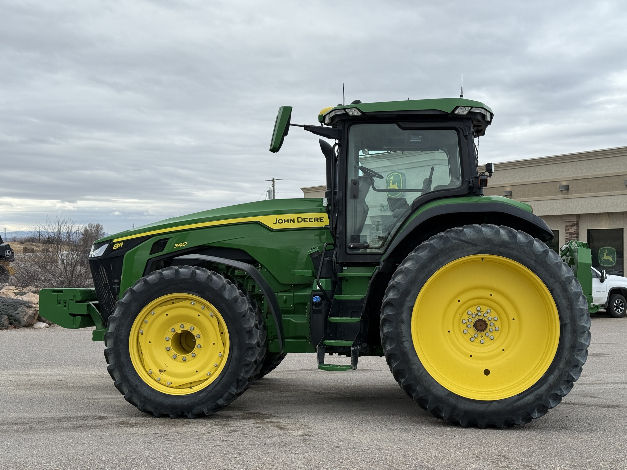 2022 John Deere 8R 340 Image 2