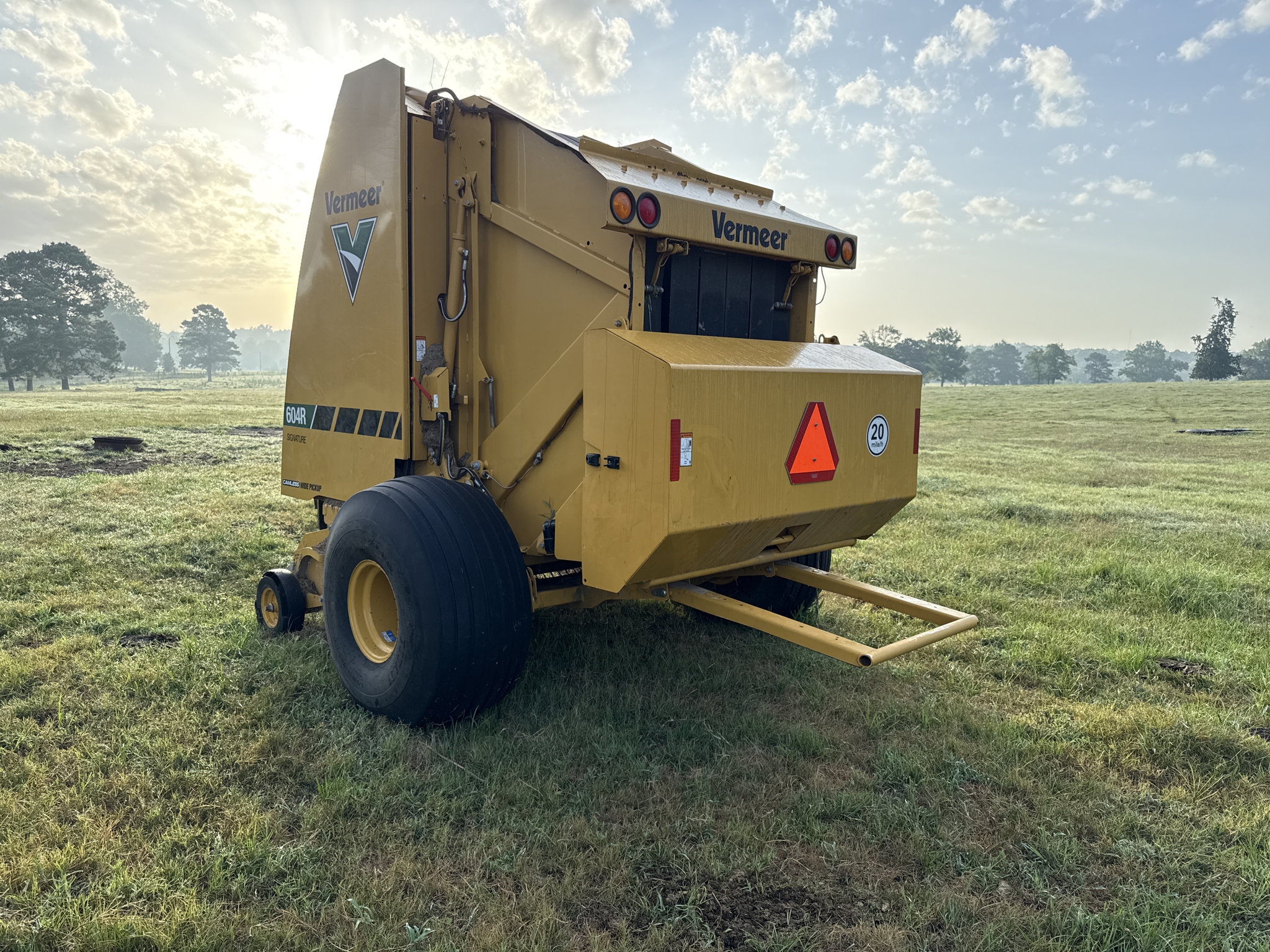 2022 Vermeer 604R Image 3