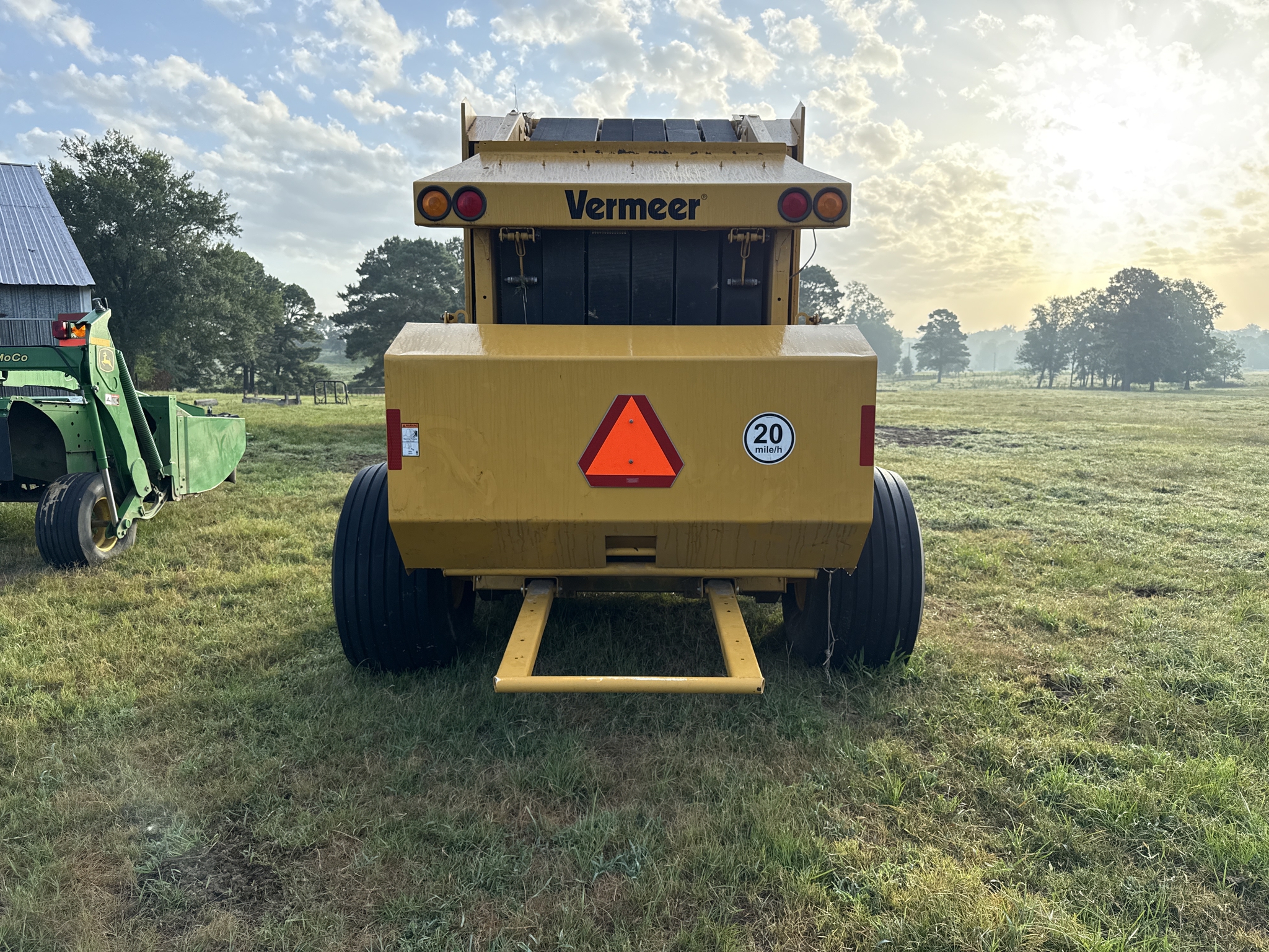 2022 Vermeer 604R Image 4