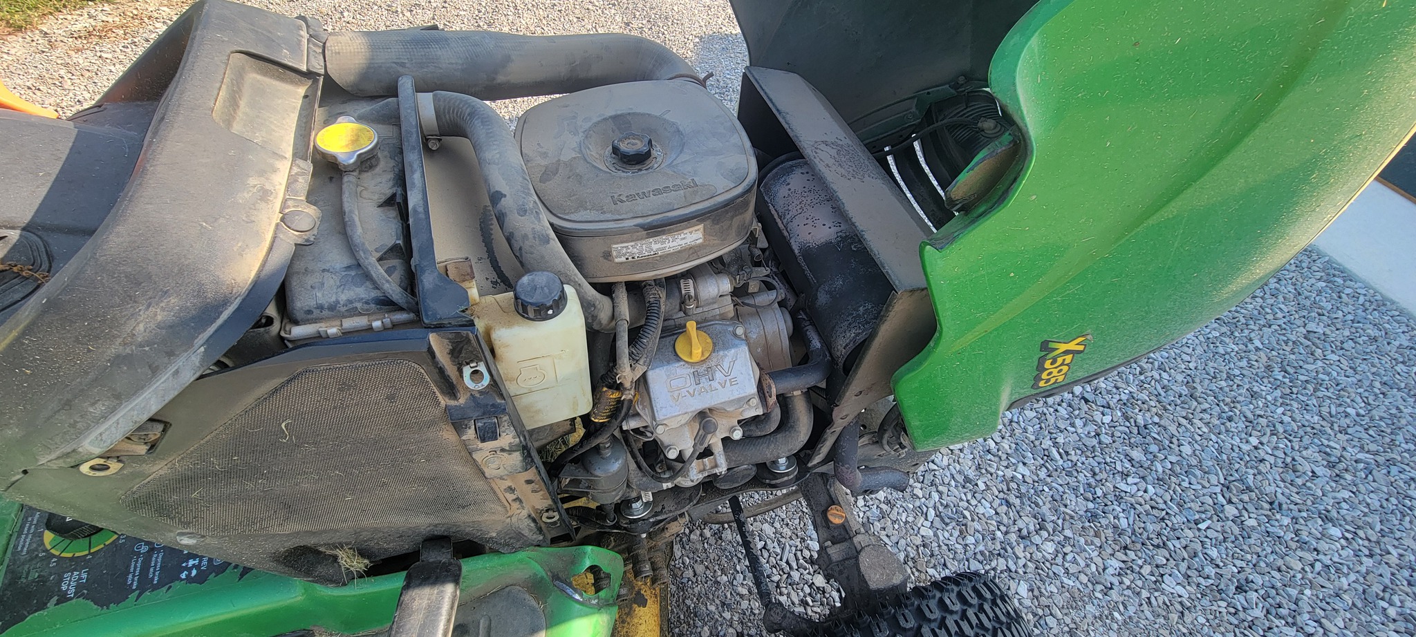 2002 John Deere X585 Image 9