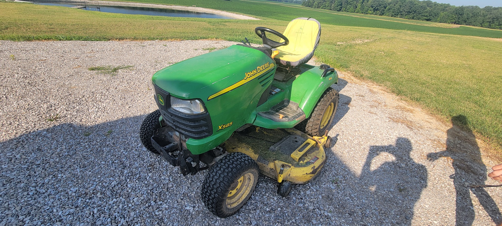 2002 John Deere X585 Image 5