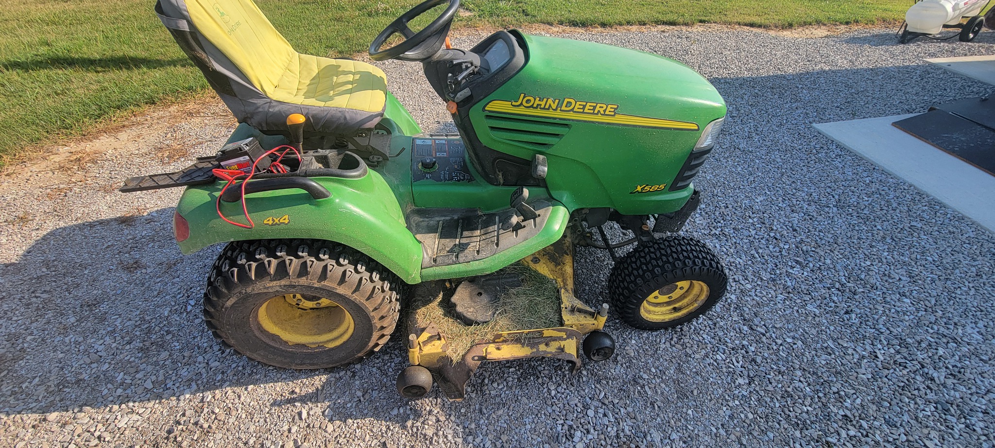 2002 John Deere X585 Image 1