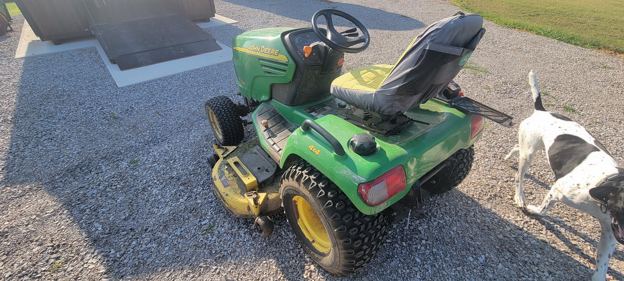 2002 John Deere X585 Image 2