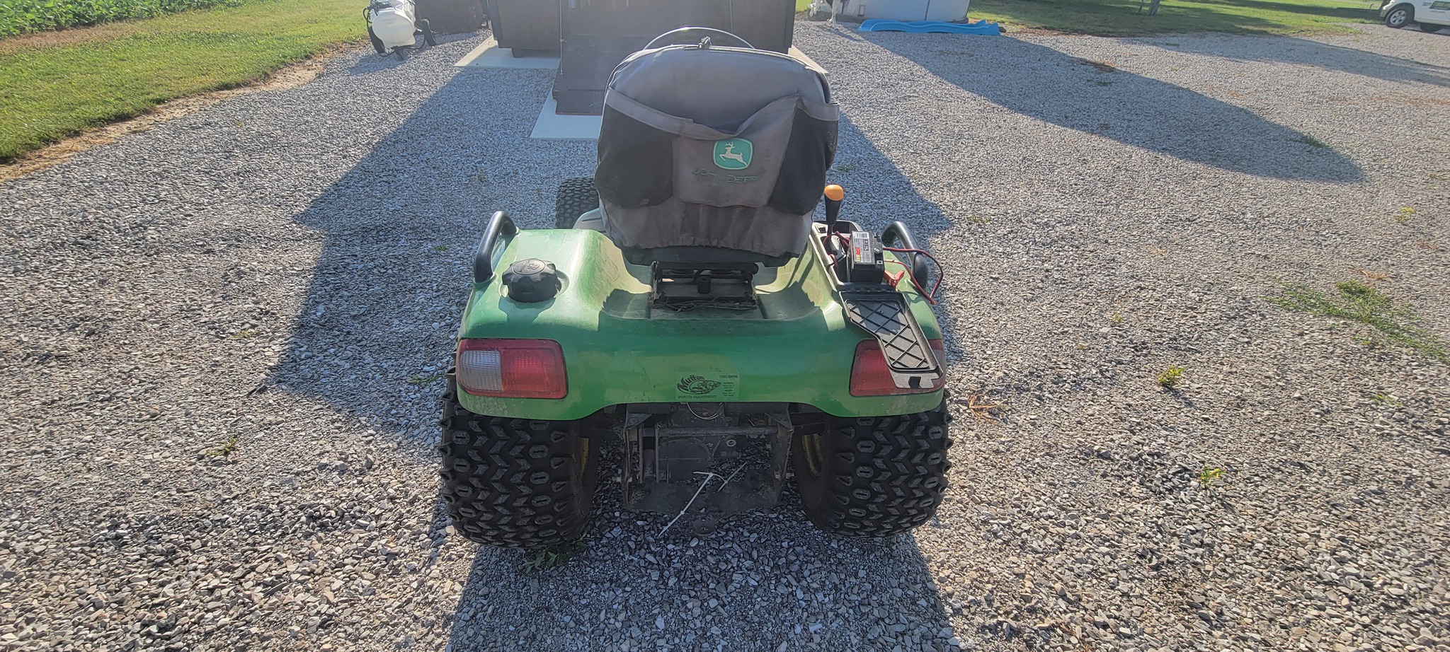 2002 John Deere X585 Image 3