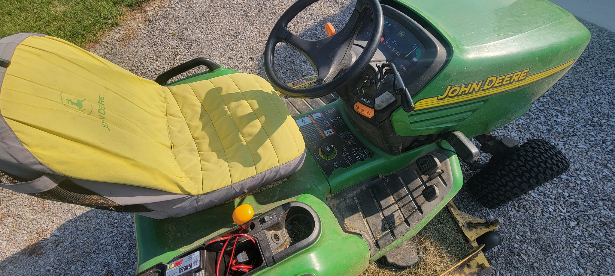 2002 John Deere X585 Image 7