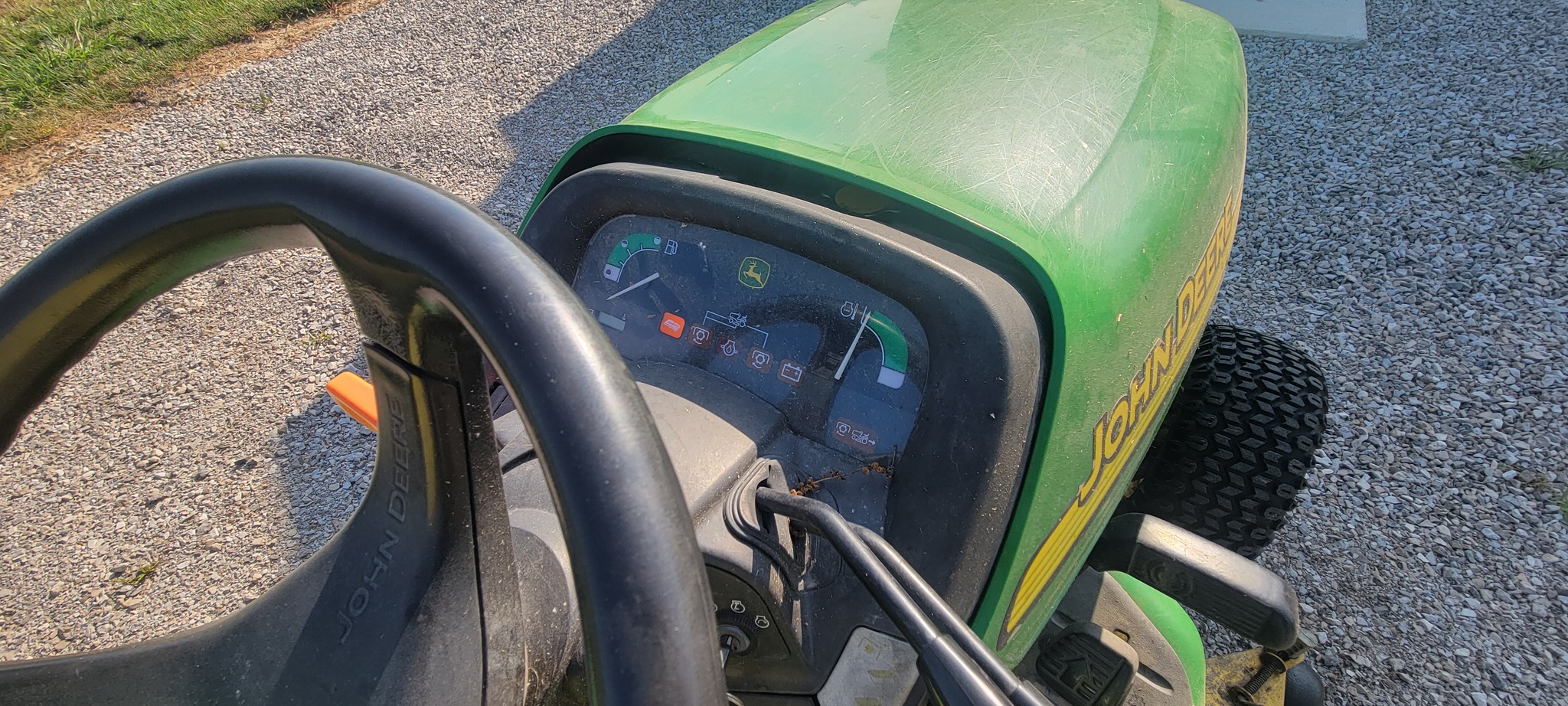 2002 John Deere X585 Image 8