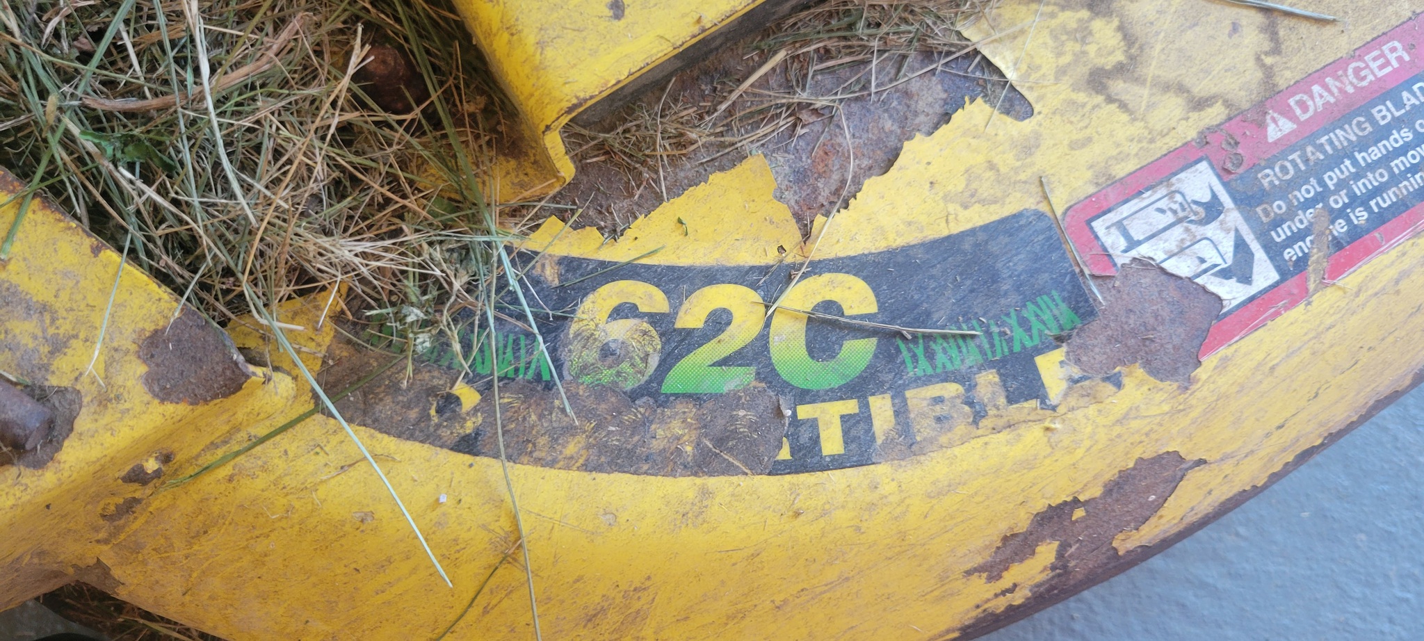 2002 John Deere X585 Image 10