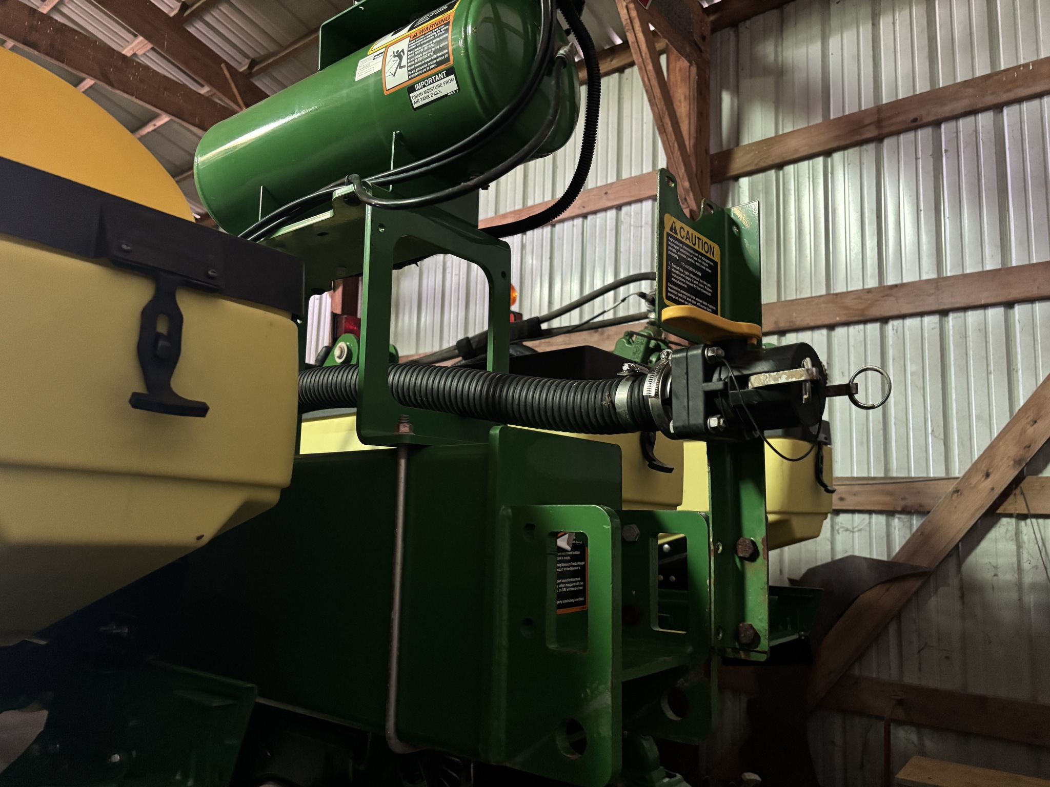 2017 John Deere 1775NT Image 10