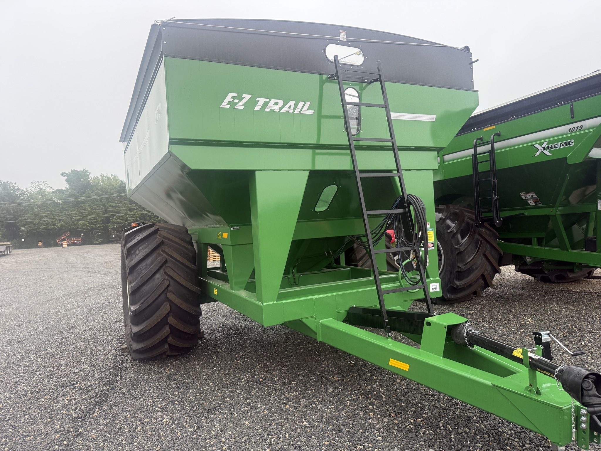 2025 E-Z Trail 870 Image 3