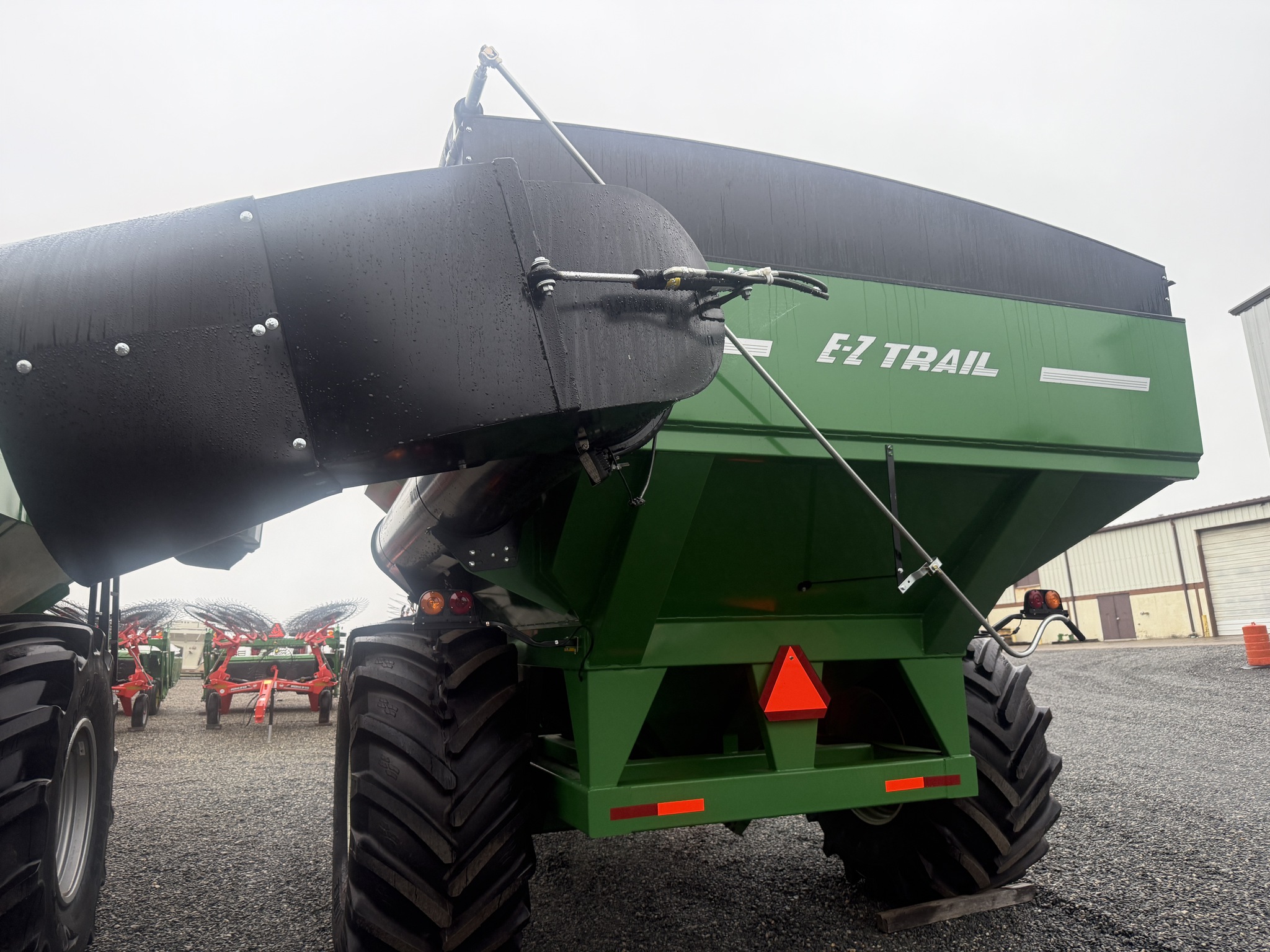2025 E-Z Trail 870 Image 4