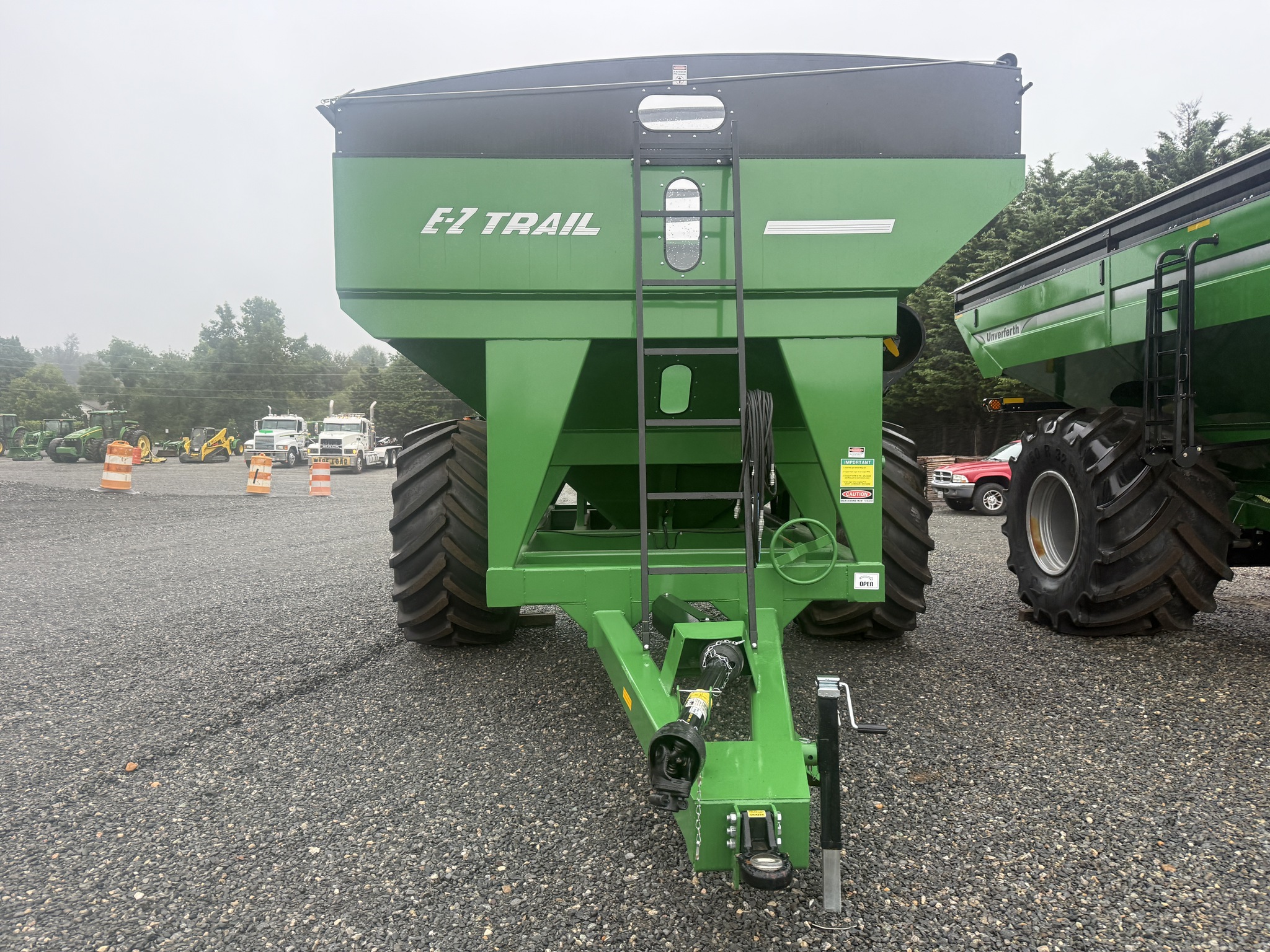 2025 E-Z Trail 870 Image 2