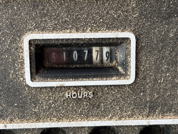 Used 1986 Massey 8560 Combines at Horizon Ag & Turf in Mayerthorpe, AB - Photo5