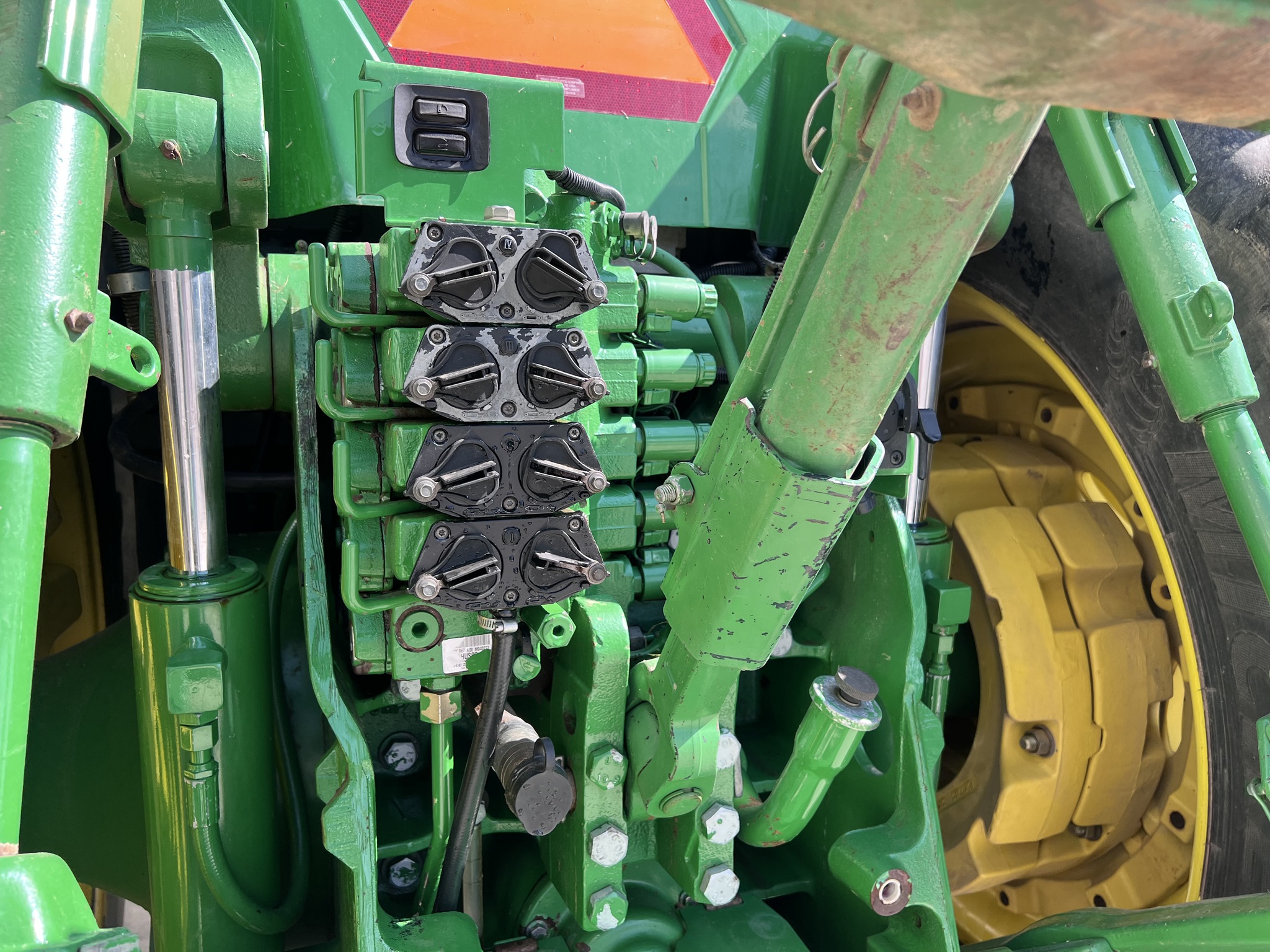 2004 John Deere 8220 Image 7