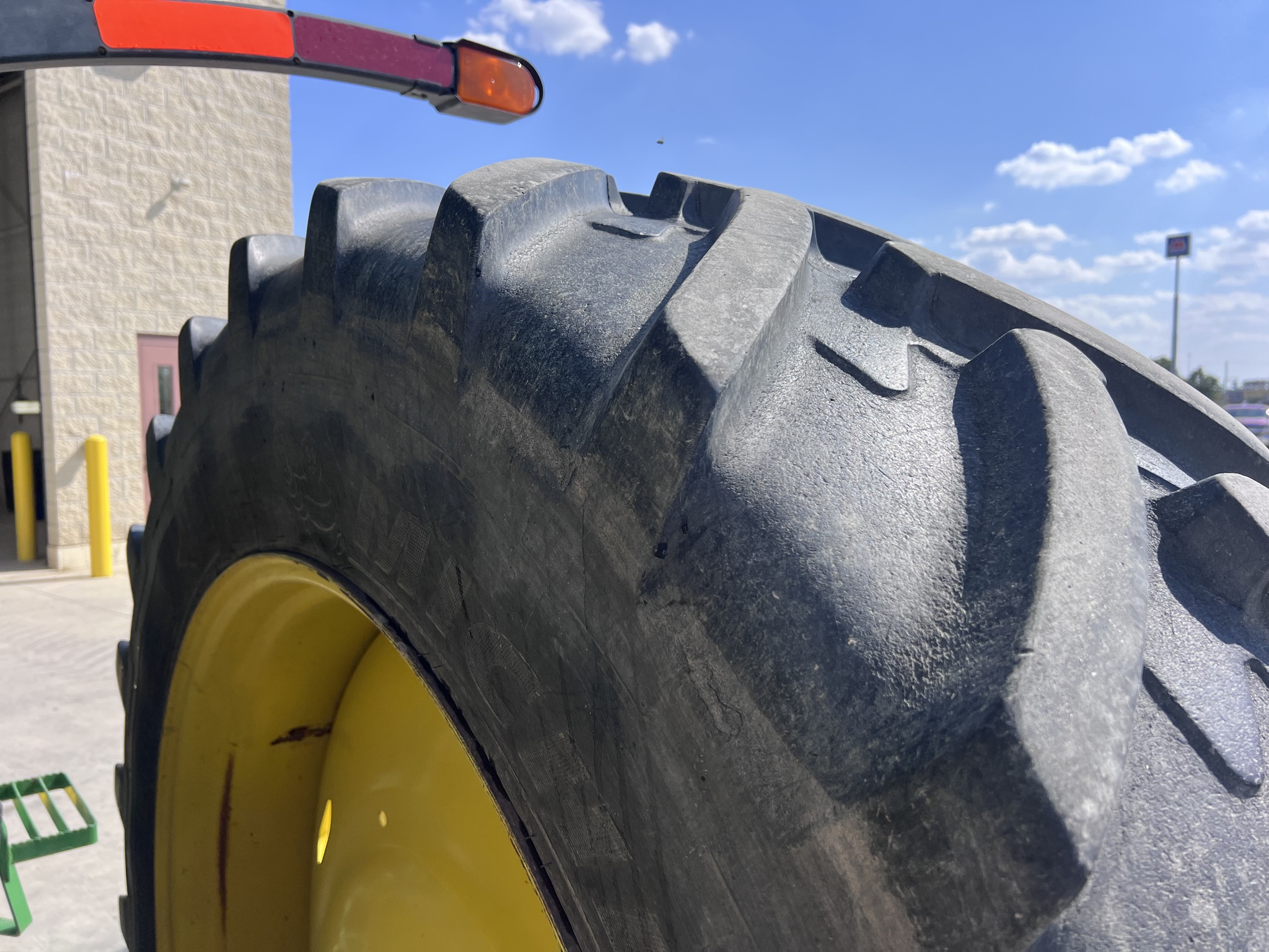 2004 John Deere 8220 Image 9