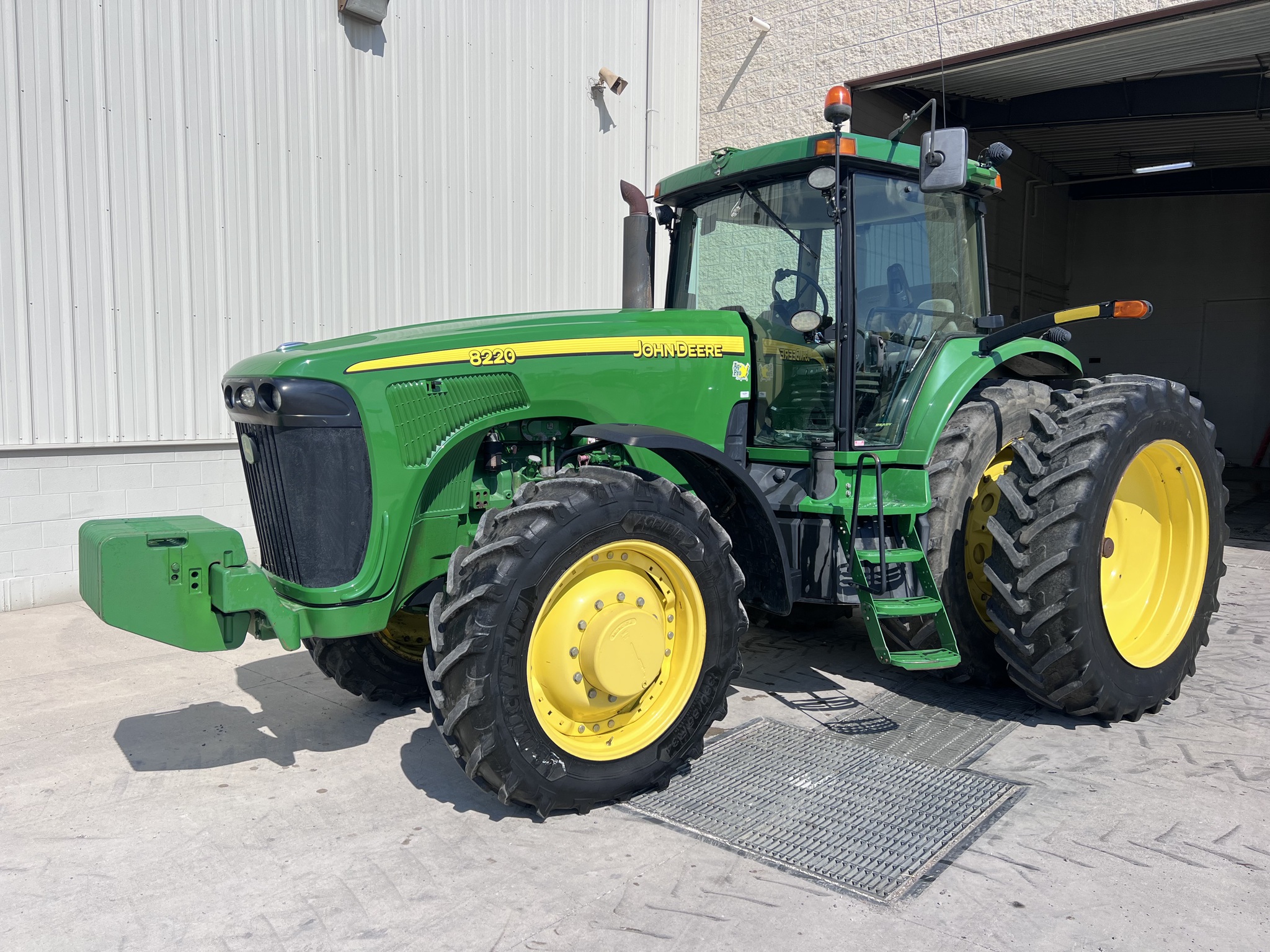 2004 John Deere 8220 Image 11