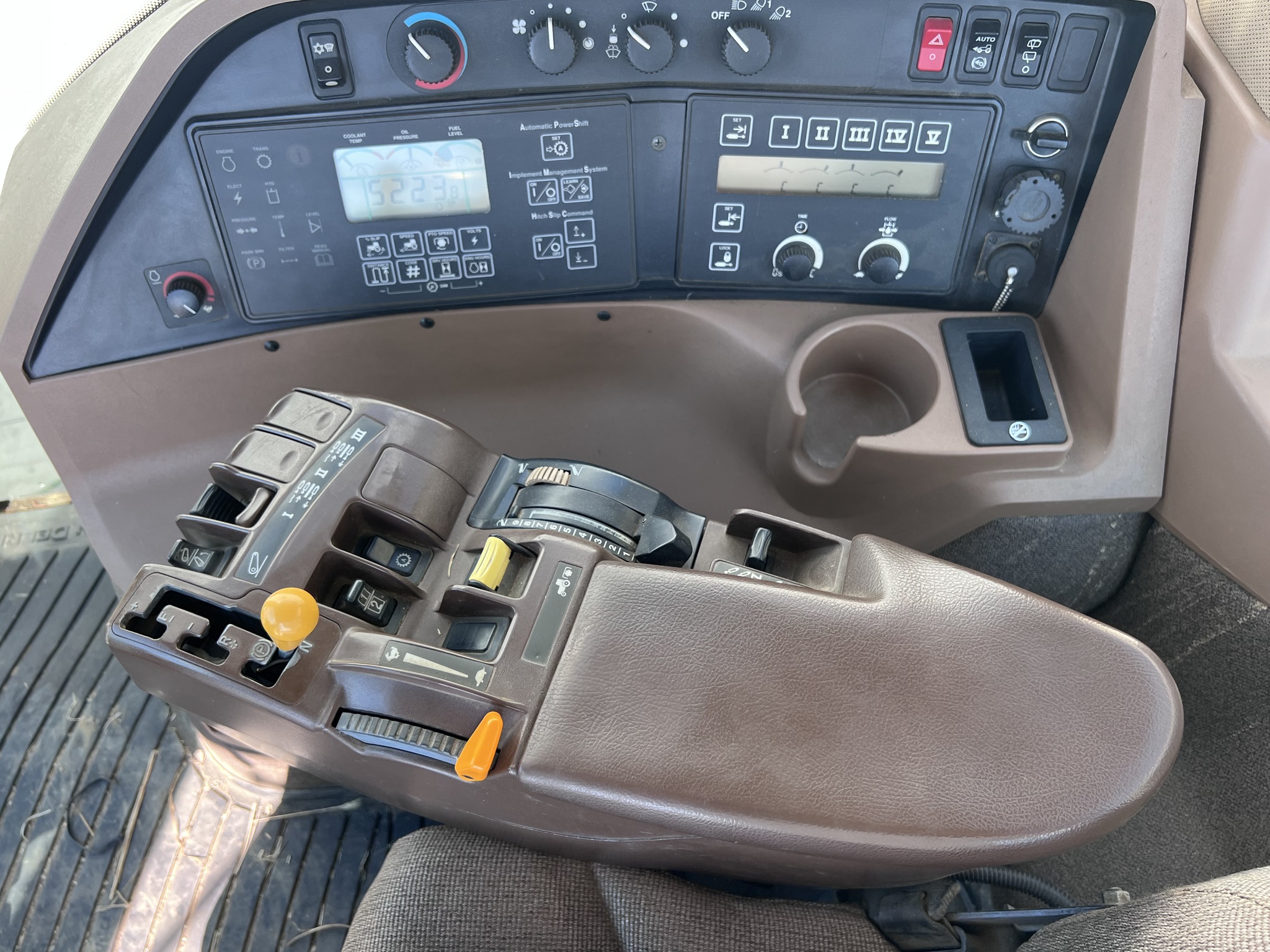 2004 John Deere 8220 Image 20