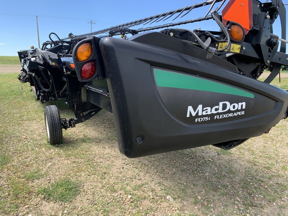 2017 Macdon FD75