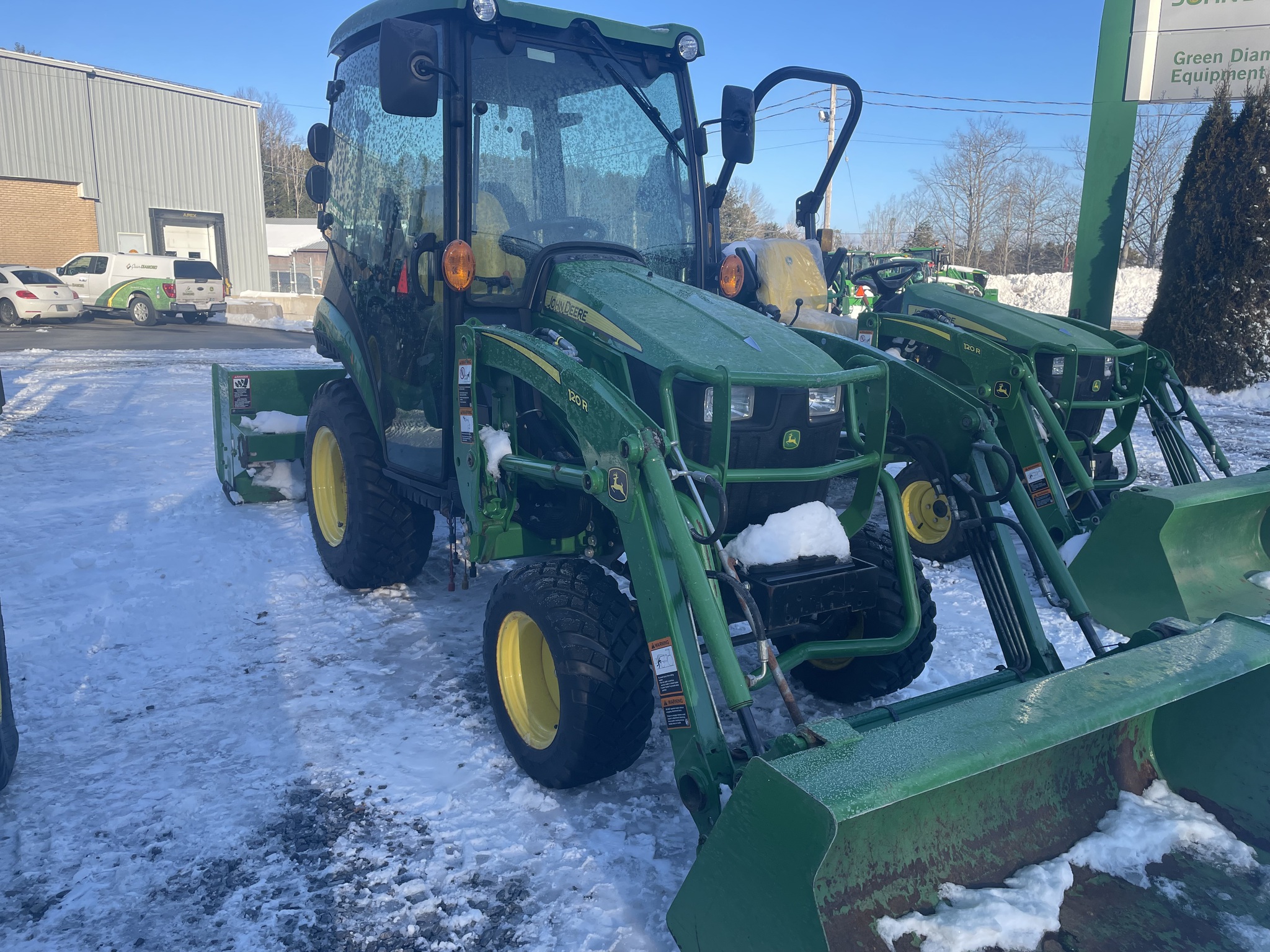 2020 John Deere 2025R Image 6
