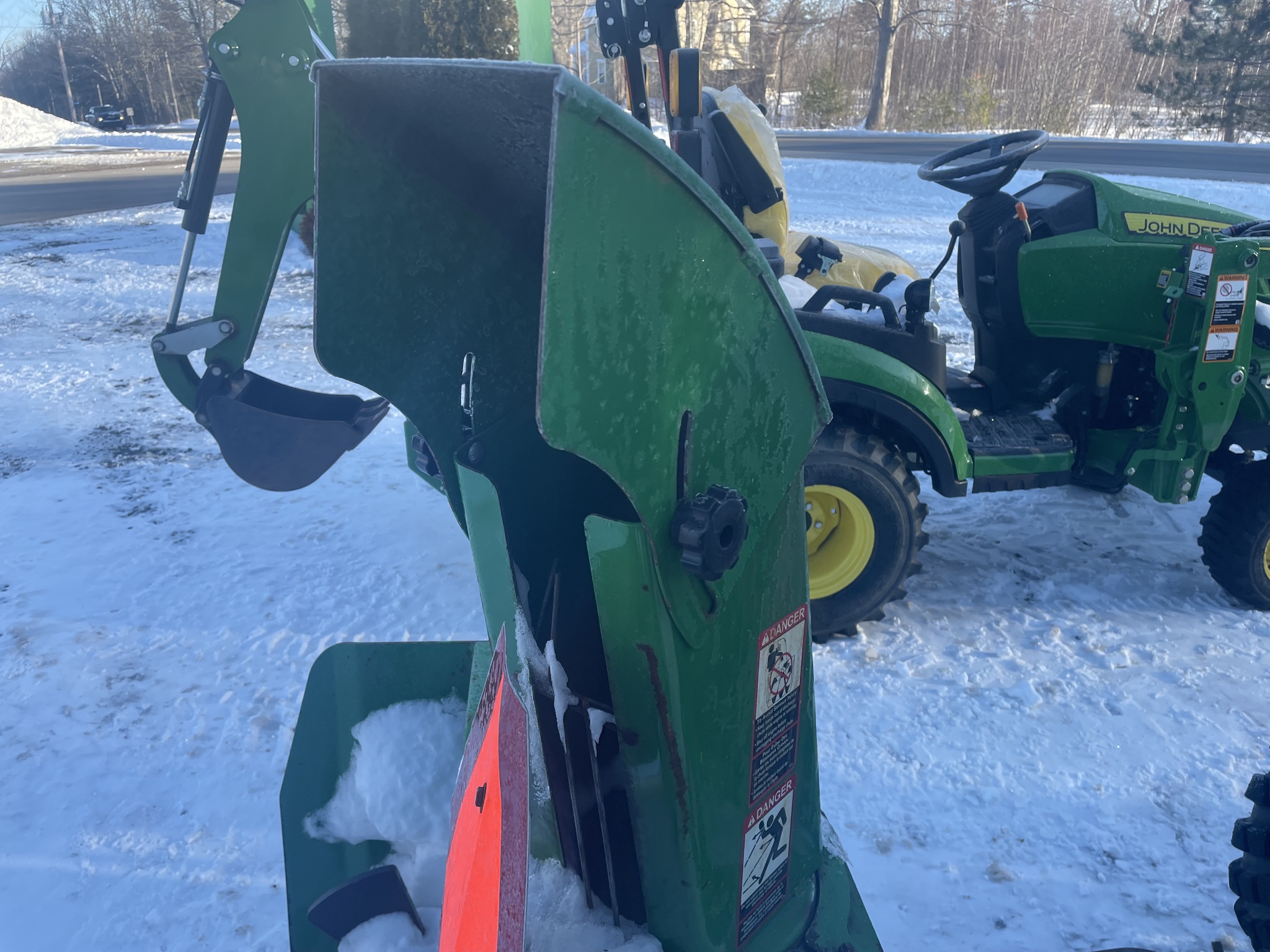 2020 John Deere 2025R Image 4